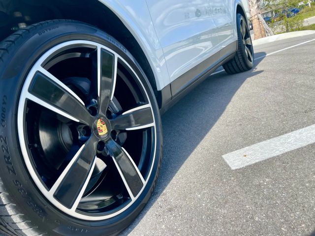 2019 Porsche Cayenne - Image 42