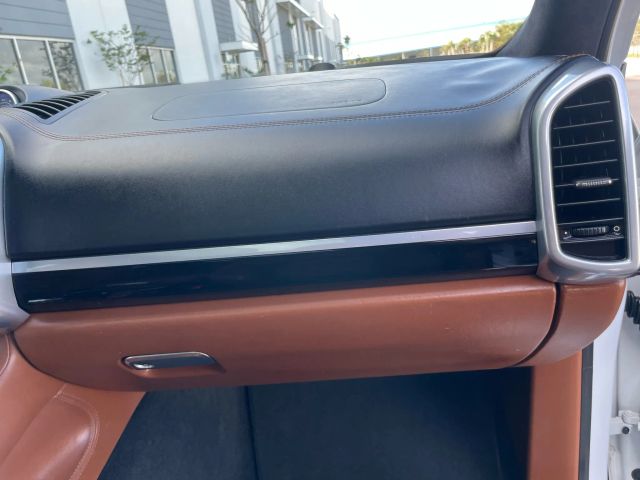 2017 Porsche Cayenne - Image 110