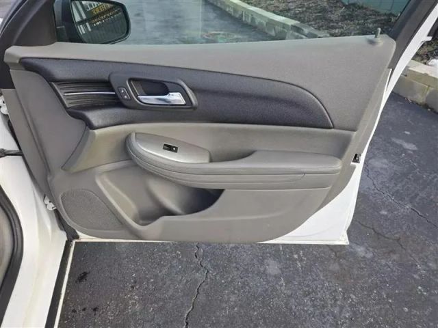 2015 Chevrolet Malibu - Image 13
