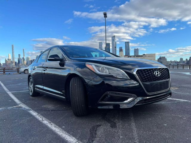 2016 Hyundai Sonata Hybrid Limited Sedan 4d - Image 2
