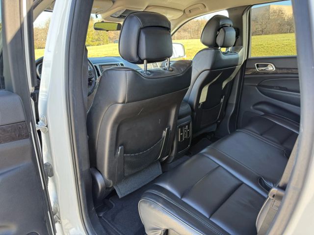 2011 Jeep Grand Cherokee - Image 13