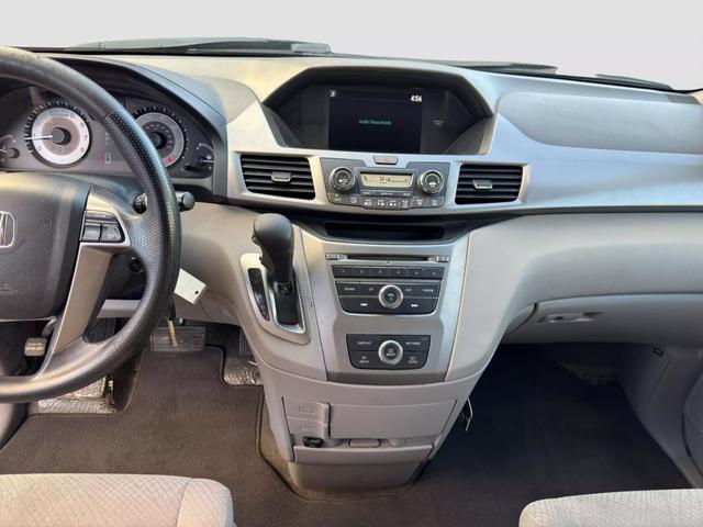 2016 Honda Odyssey LX photo 13