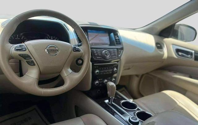 2014 Nissan Pathfinder SL photo 2