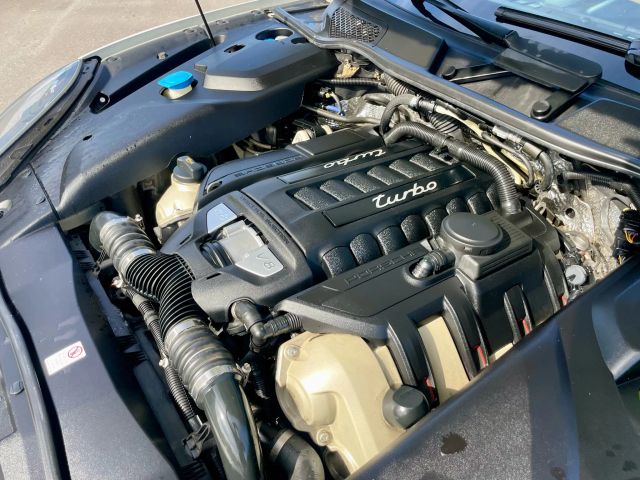 2017 Porsche Cayenne - Image 65