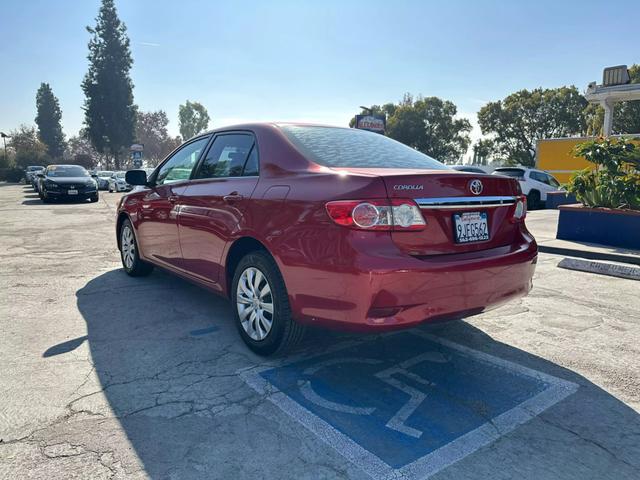 2013 Toyota Corolla LE photo 5