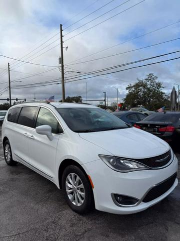 2017 Chrysler Pacifica Touring-L photo 17