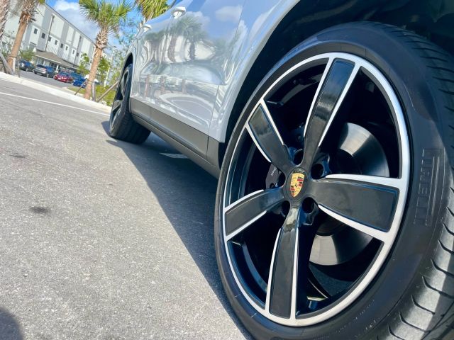 2019 Porsche Cayenne - Image 5
