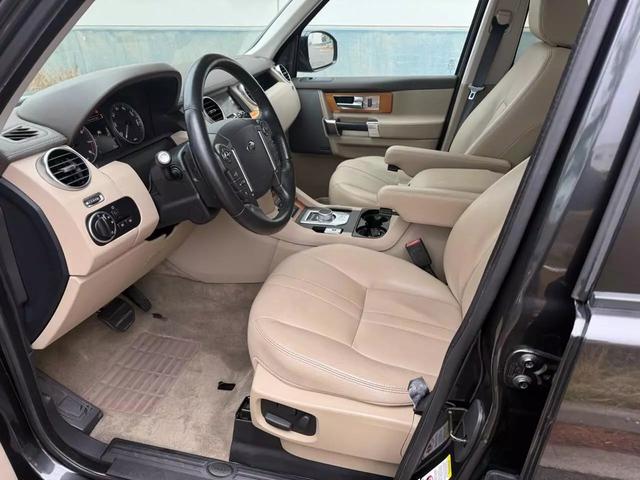 2015 Land Rover LR4 HSE photo 24