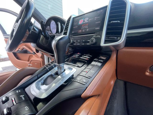 2017 Porsche Cayenne - Image 111