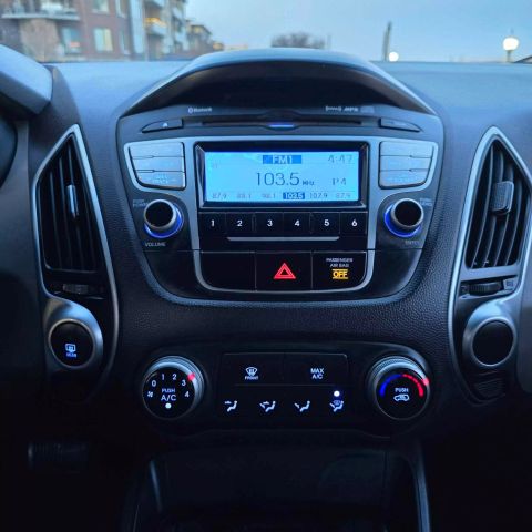 2011 Hyundai Tucson Gls Sport Utility 4d - Image 18