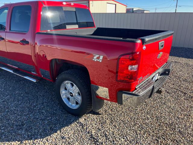 2011 Chevrolet Silverado 1500 LT photo 5