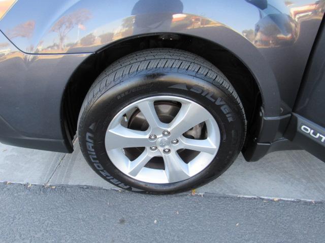 2013 Subaru Outback Limited photo 19