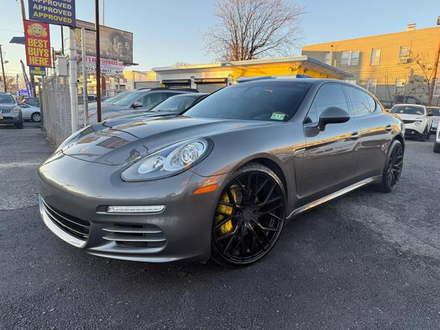 Porsche Panamera's photo