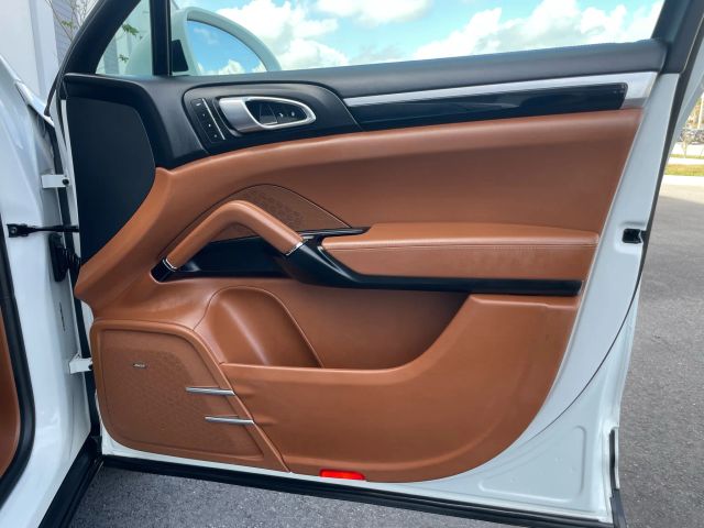 2017 Porsche Cayenne - Image 100