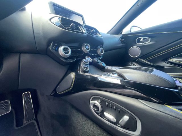 2023 Aston Martin Vantage - Image 100