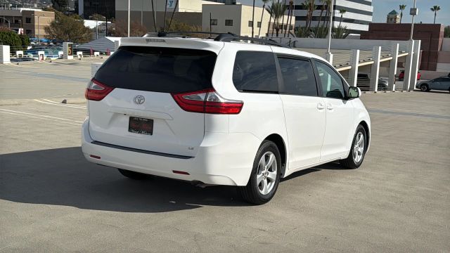 2015 Toyota Sienna - Image 7