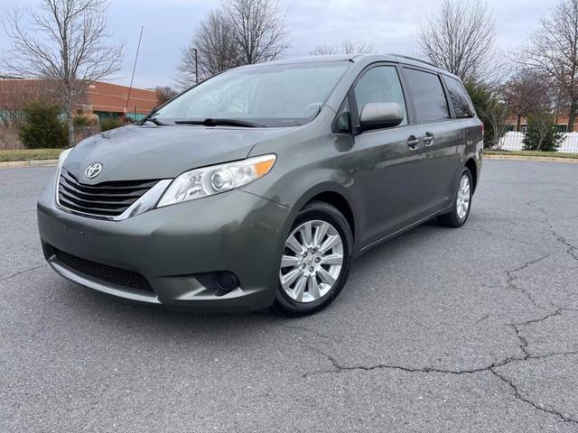 Toyota Sienna's photo