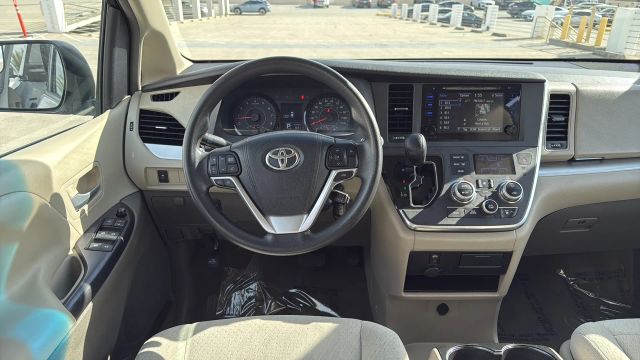 2015 Toyota Sienna - Image 18