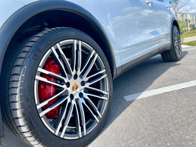 2017 Porsche Cayenne - Image 42