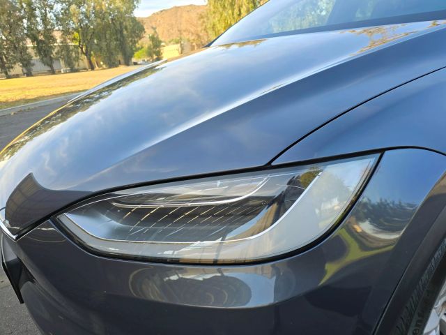 2019 Tesla Model X - Image 10