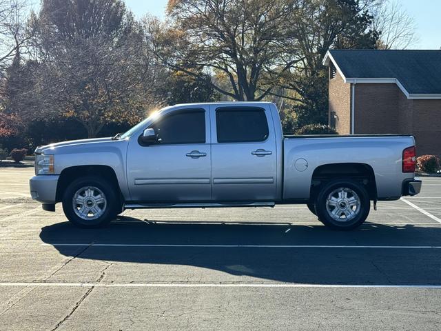 2011 Chevrolet Silverado 1500 LT photo 2