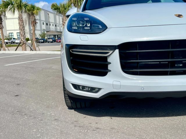 2017 Porsche Cayenne - Image 48