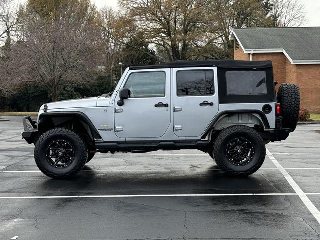 2013 Jeep Wrangler Unlimited Sahara photo 2