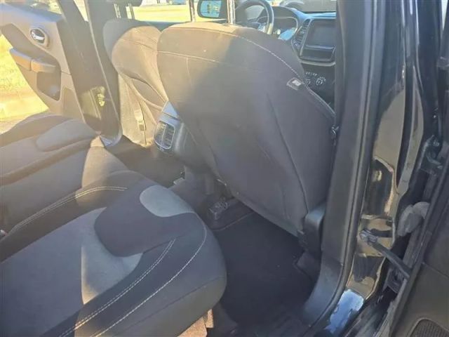 2016 Jeep Cherokee - Image 17