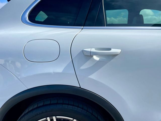 2017 Porsche Cayenne - Image 12