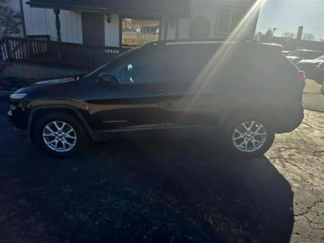 2016 Jeep Cherokee - Image 8