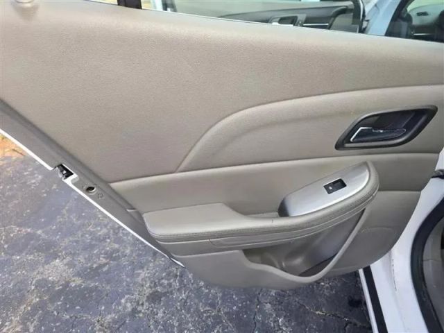2015 Chevrolet Malibu - Image 19