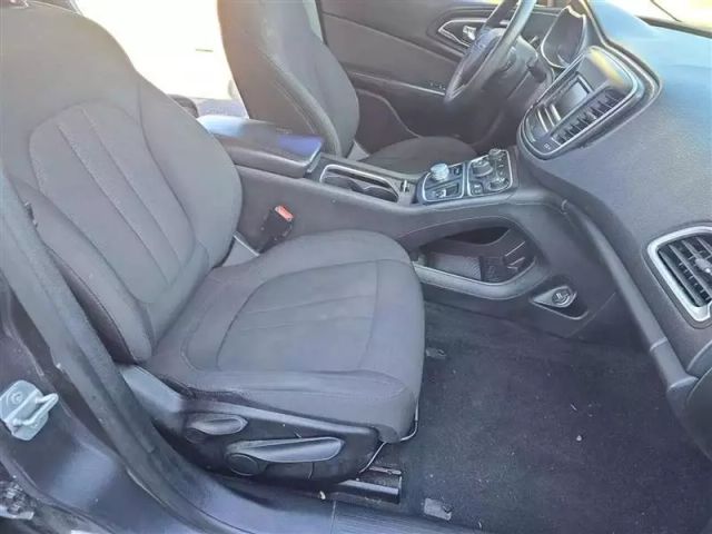 2015 Chrysler 200 - Image 15