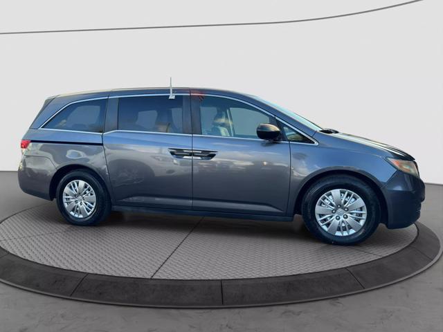 2016 Honda Odyssey LX photo 8