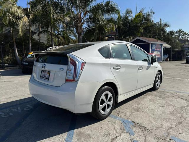 2013 Toyota Prius Two photo 7