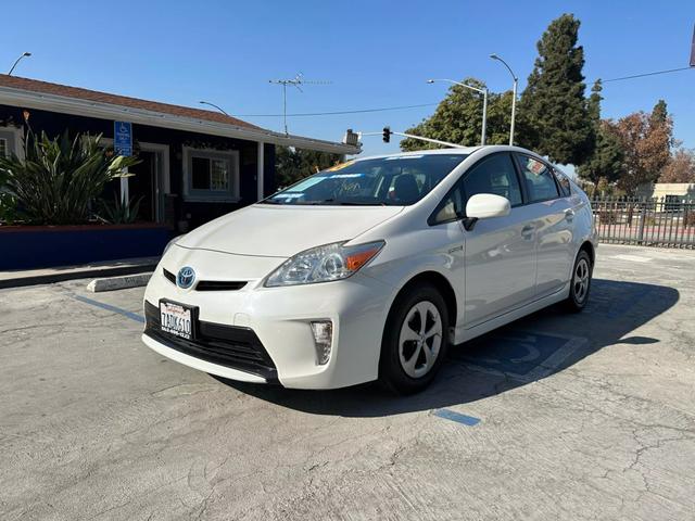 2013 Toyota Prius Two photo 3