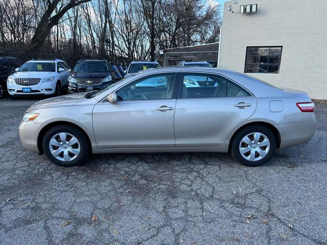 2009 Toyota Camry LE photo 4