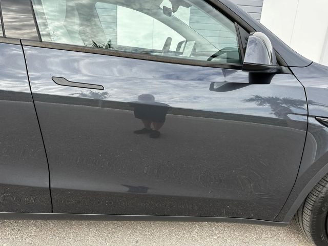 2024 Tesla Model Y - Image 21
