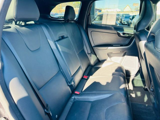 2016 Volvo Xc60 - Image 30