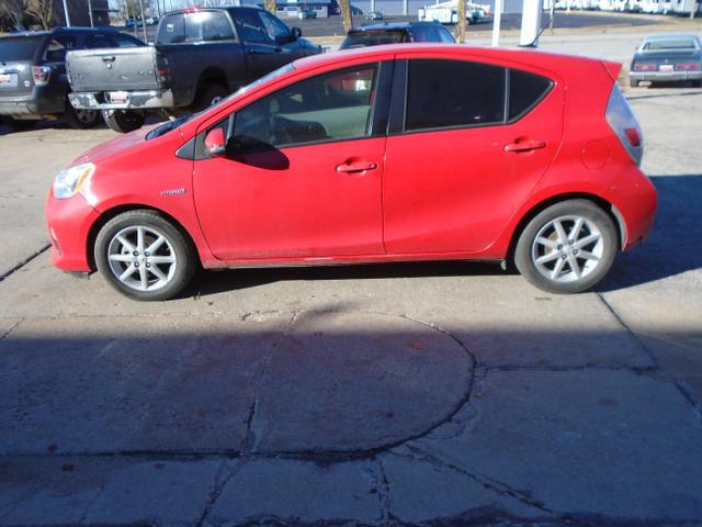 2014 Toyota Prius c Two photo 5