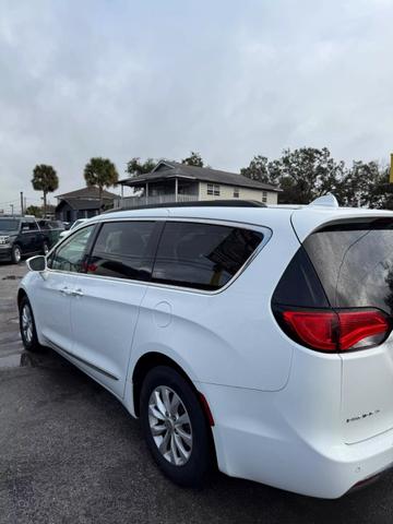 2017 Chrysler Pacifica Touring-L photo 19