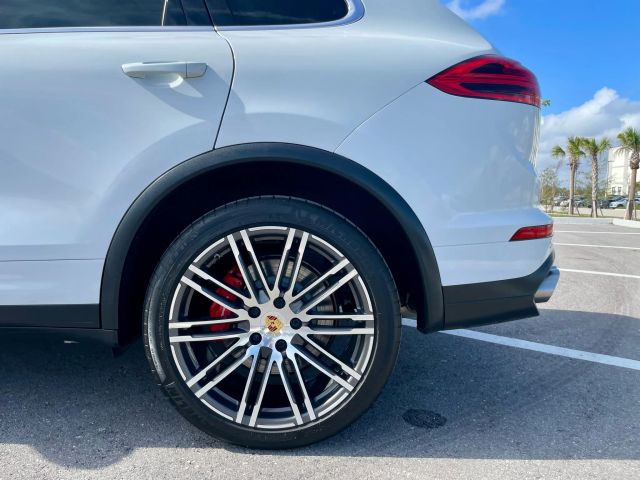 2017 Porsche Cayenne - Image 33