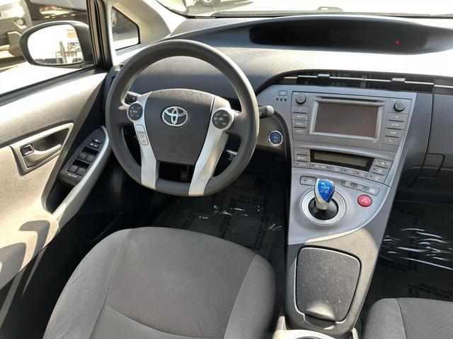 2013 Toyota Prius Two photo 13