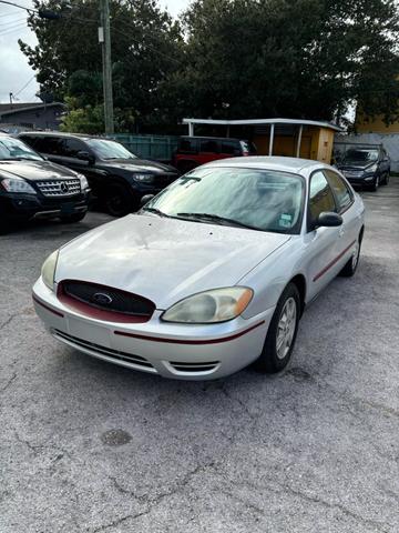 Ford Taurus's photo