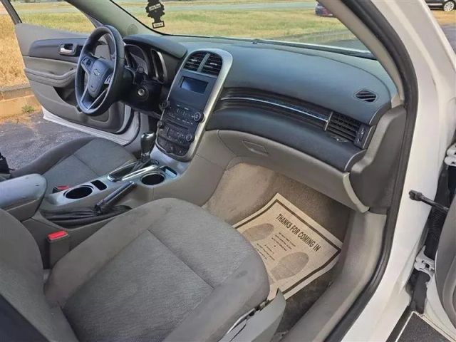 2015 Chevrolet Malibu - Image 14