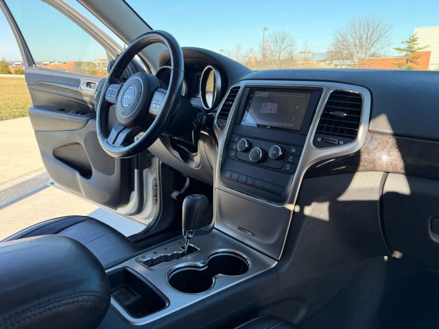 2011 Jeep Grand Cherokee - Image 17