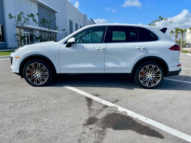 2017 Porsche Cayenne - Image 31