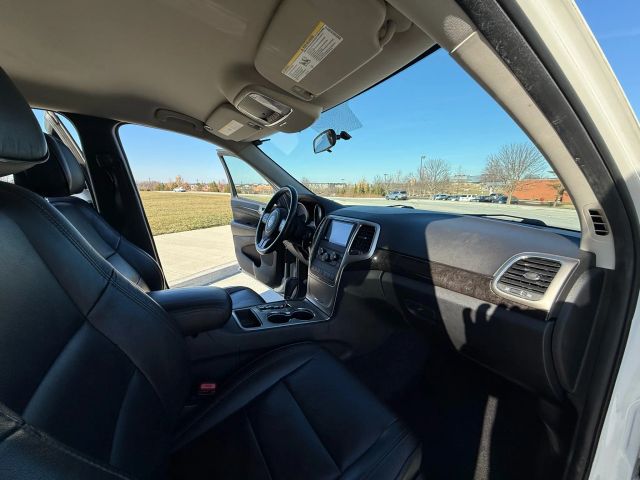 2011 Jeep Grand Cherokee - Image 22