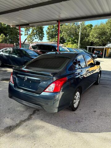 2017 Nissan Versa Sedan SV photo 4