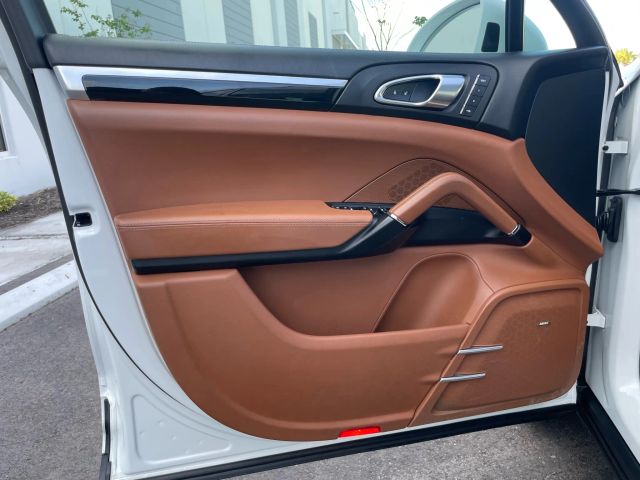 2017 Porsche Cayenne - Image 72