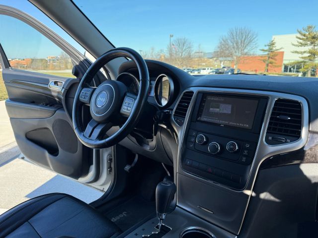 2011 Jeep Grand Cherokee - Image 18